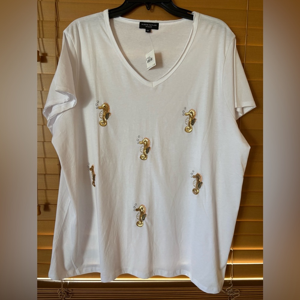 Alexis Taylor NWT Adorable Seahorse Embellished Women's White Top. Size 2X